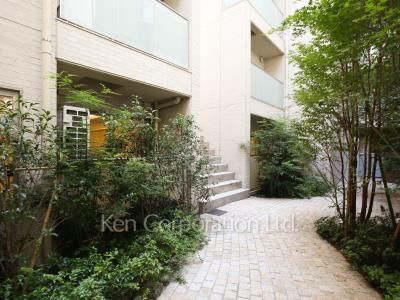 Courtyard/Greenery