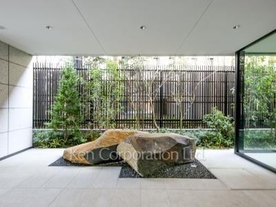  Courtyard/Greenery