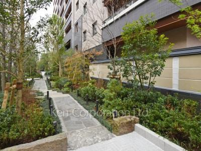  Courtyard/Greenery