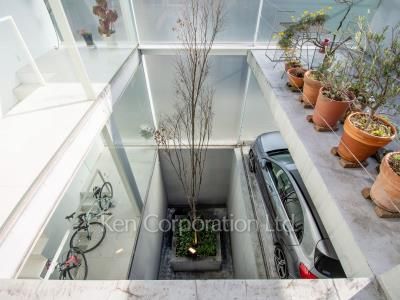  Courtyard/Greenery