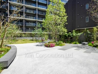  Courtyard/Greenery