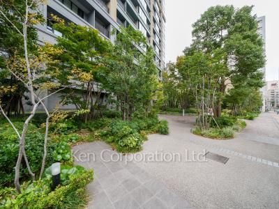  Courtyard/Greenery