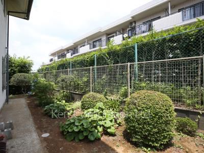  Courtyard/Greenery