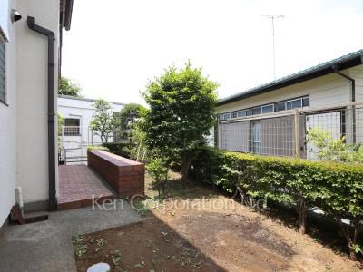  Courtyard/Greenery