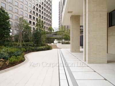  Courtyard/Greenery