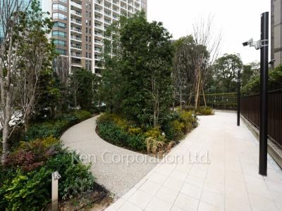  Courtyard/Greenery