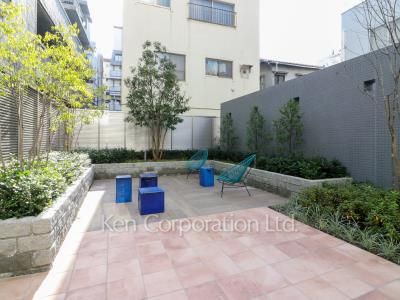  Courtyard/Greenery