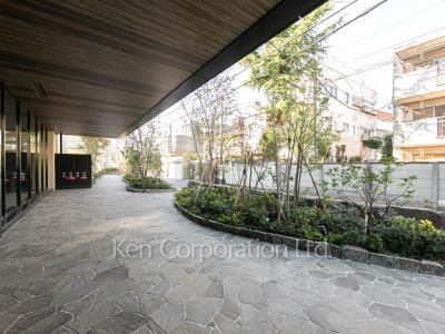  Courtyard/Greenery