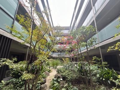 Courtyard/Greenery