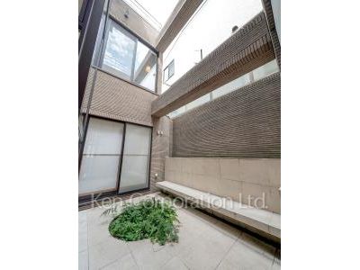  Courtyard/Greenery