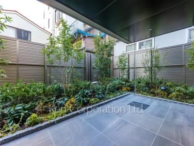  Courtyard/Greenery