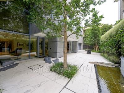  Courtyard/Greenery