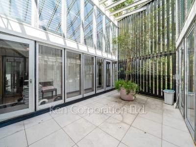  Courtyard/Greenery