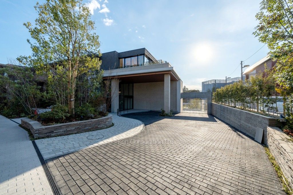 Grande Maison The Yamate 253 Garden for rent | Yokohama