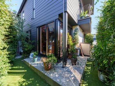  Courtyard/Greenery