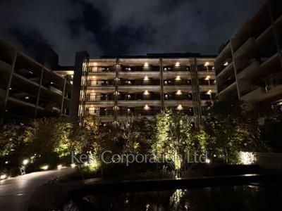  Courtyard/Greenery
