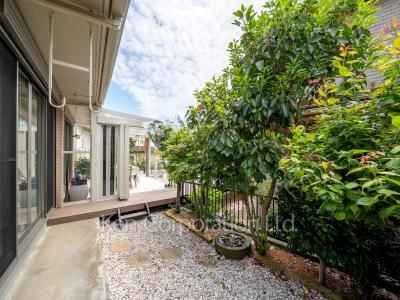  Courtyard/Greenery