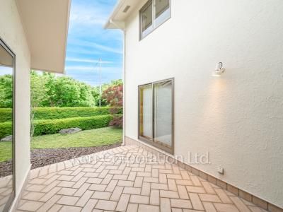  Courtyard/Greenery