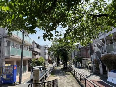  Neighborhood