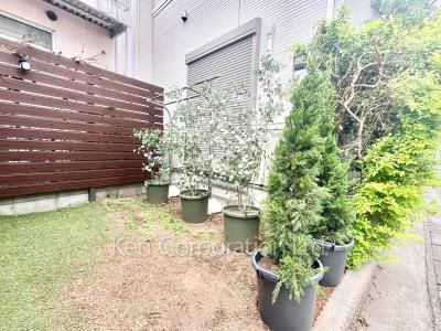  Courtyard/Greenery