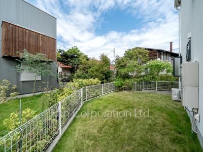  Courtyard/Greenery