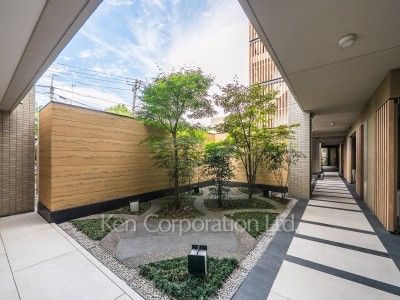  Courtyard/Greenery