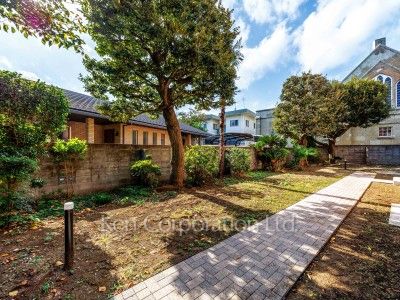 Courtyard/Greenery