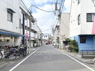 Front road