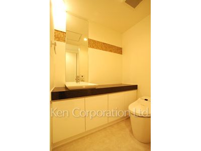 Lavatory ※Photo of the same layout on 3 floor. Decoration and fixture may differ.