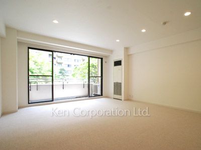 Bedroom ※Photo of the same layout on 3 floor. Decoration and fixture may differ.