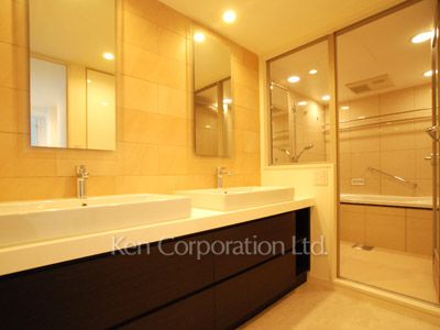 Powder Room ※Photo of the same layout on 3 floor. Decoration and fixture may differ.