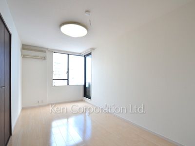 Bedroom ※Photo of the same layout on 6 floor. Decoration and fixture may differ.