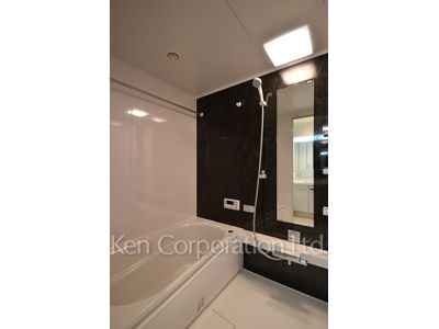 Bath ※Photo of the same layout on 6 floor. Decoration and fixture may differ.