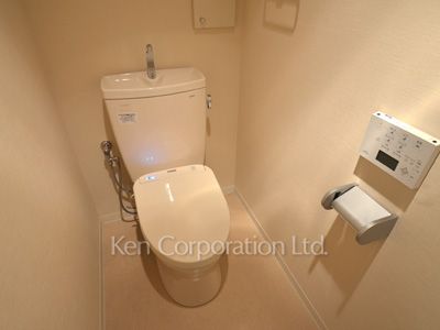 Lavatory ※Photo of the same layout on 8 floor. Decoration and fixture may differ.