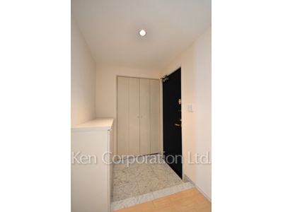 Entrance ※Photo of the same layout on 8 floor. Decoration and fixture may differ.