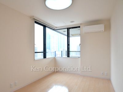 Bedroom ※Photo of the same layout on 8 floor. Decoration and fixture may differ.