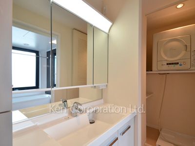 Powder Room ※Photo of the same layout on 8 floor. Decoration and fixture may differ.