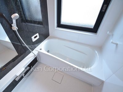 Bath ※Photo of the same layout on 8 floor. Decoration and fixture may differ.