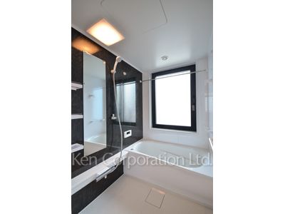 Bath ※Photo of the same layout on 8 floor. Decoration and fixture may differ.