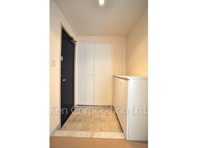 Entrance ※Photo of the same layout on 10 floor. Decoration and fixture may differ.