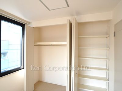 Closet ※Photo of the same layout on 10 floor. Decoration and fixture may differ.