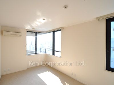 Bedroom ※Photo of the same layout on 10 floor. Decoration and fixture may differ.