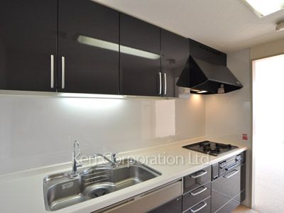 Kitchen ※Photo of the same layout on 10 floor. Decoration and fixture may differ.