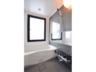 Bath ※Photo of the same layout on 10 floor. Decoration and fixture may differ.