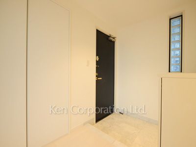 Entrance ※Photo of the same layout on 9 floor. Decoration and fixture may differ.