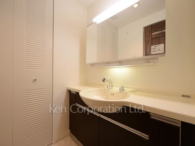 Powder Room ※Photo of the same layout on 9 floor. Decoration and fixture may differ.