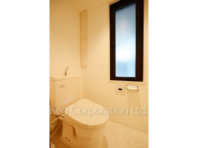 Lavatory ※Photo of the same layout on 9 floor. Decoration and fixture may differ.