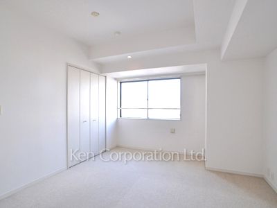 Bedroom ※Photo of the same layout on 11 floor. Decoration and fixture may differ.
