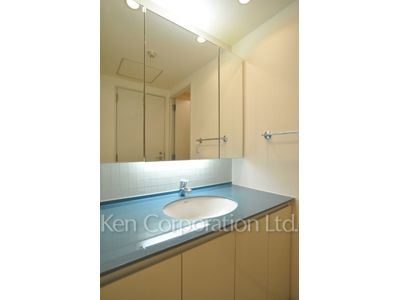 Powder Room ※Photo of the same layout on 11 floor. Decoration and fixture may differ.