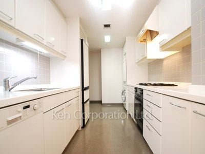 Kitchen ※Photo of the same layout on 1 floor. Decoration and fixture may differ.
